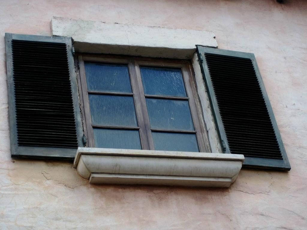 window-189318_1920